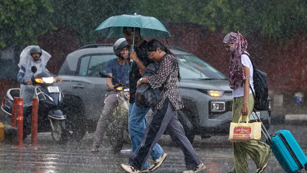 Kerala Weather Update: ഇന്ന് മഴ തകർക്കില്ല, സൂക്ഷിക്കേണ്ടത് കള്ളക്കടലിനെ; കാലാവസ്ഥ മുന്നറിയിപ്പ് Kerala Weather Update: ഇന്ന് മഴ തകർക്കില്ല, സൂക്ഷിക്കേണ്ടത് കള്ളക്കടലിനെ; കാലാവസ്ഥ മുന്നറിയിപ്പ്