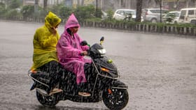 ഇന്ന് മഴ പെയ്യുമോ? യെല്ലോ അലർട്ട് ഞായറാഴ്ച മുതൽ; കാലാവസ്ഥ....
