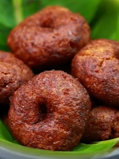 ഓണത്തിന് ഒരു വെറൈറ്റി മധുര വട എടുക്കട്ടെ?