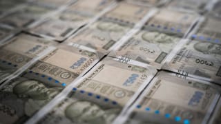 8th Pay Commission: സർക്കാർ ജീവനക്കാർക്ക് മിനിമം ശമ്പളം 68,994 രൂപ; അധിക തുക എങ്ങനെ വിനിയോഗിക്കാം?