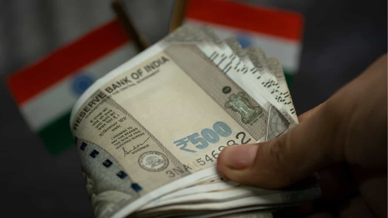 8th Pay Commission: സർക്കാർ ജീവനക്കാർക്ക് 18 ലക്ഷം രൂപ കിട്ടുമോ? വൈകുംതോറും തുക കൂടും! 8th Pay Commission: സർക്കാർ ജീവനക്കാർക്ക് 18 ലക്ഷം രൂപ കിട്ടുമോ? വൈകുംതോറും തുക കൂടും!