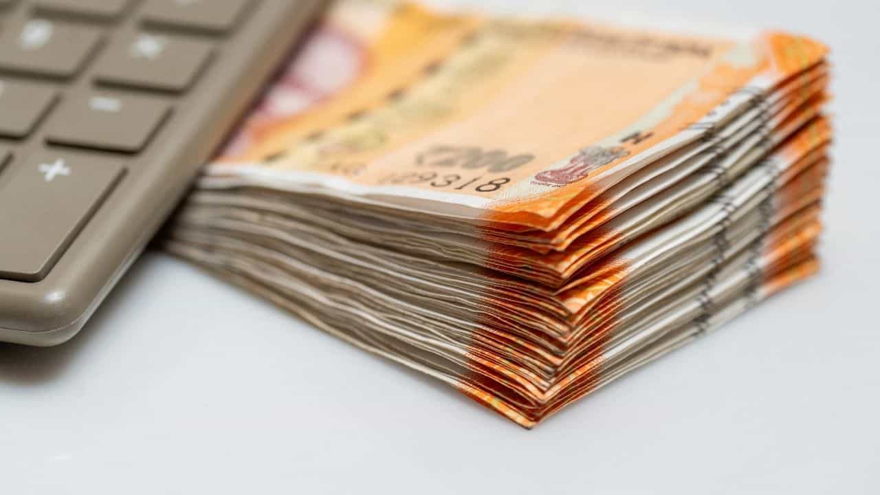 8th Pay Commission: ശമ്പള വർധനവിന് പുറമെ ലക്ഷങ്ങളുടെ കുടിശ്ശികയും! 8-ാം ശമ്പള കമ്മീഷനിൽ ജീവനക്കാർക്ക് എത്ര ലഭിക്കും?