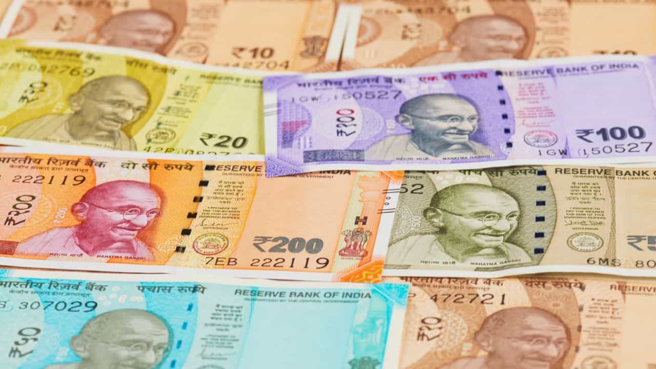 8th Pay Commission: സർക്കാർ ജീവനക്കാർക്ക് ഡിഎ 64 ശതമാനം? 8-ാം ശമ്പള കമ്മീഷന് മുമ്പ് മറ്റൊരു ലോട്ടറി!