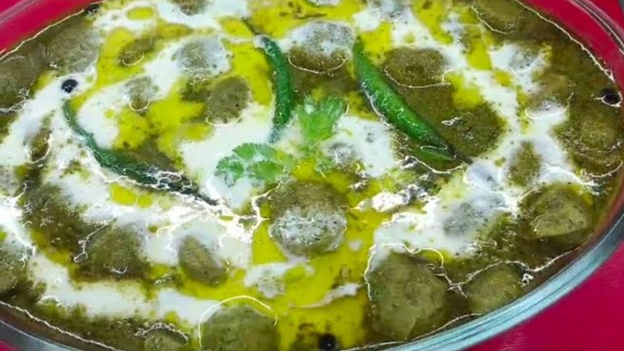ഇപ്പോൾ സോഷ്യൽ മീഡിയയിൽ ട്രെൻഡിങ് ആയിക്കൊണ്ടിരിക്കുന്ന ഒരു വിഭവമാണ് അഫ്ഗാനി സ്റ്റൈൽ ചിക്കൻ കറി. നോൺവെജ് പ്രേമികൾക്ക് മാത്രമല്ല ഇനി വെജിറ്റേറിയൻ വിഭവങ്ങൾ ഇഷ്ടപ്പെടുന്നവർക്കും അഫ്ഗാനിസ്ഥാൻ കറി കഴിക്കാം. ചിക്കൻ അല്ല സോയാചങ്ക്സ് ഉപയോഗിച്ചാണ് ഈ കറി ഉണ്ടാക്കുന്നത്. എങ്ങനെയെന്നു നോക്കാം.(IMAGE CREDIT SOURCE: SOCIAL MEDIA SCREEN GRAB)