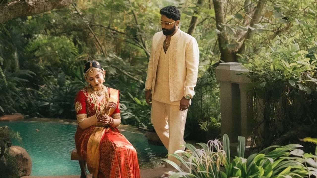 സെപ്റ്റംബർ 13-ന് ആരംഭിച്ച് വിവാഹവും അനുബന്ധ ചടങ്ങുകളും മൂന്ന് ദിവസങ്ങളിലായാണ് പ്ലാൻ ചെയ്തിരുന്നു. സെപ്റ്റംബർ 15-ന് വിവാഹ സൽക്കാരം നടക്കുമെന്ന് നേരത്തെ റിപ്പോർട്ടുകൾ ഉണ്ടായിരുന്നു. തിരുവനന്തപുരം ക്ലബ്ബിലെ സുബ്രഹ്മണ്യം ഹാളിലാണ് റിസപ്ഷൻ നടക്കുന്നത്.