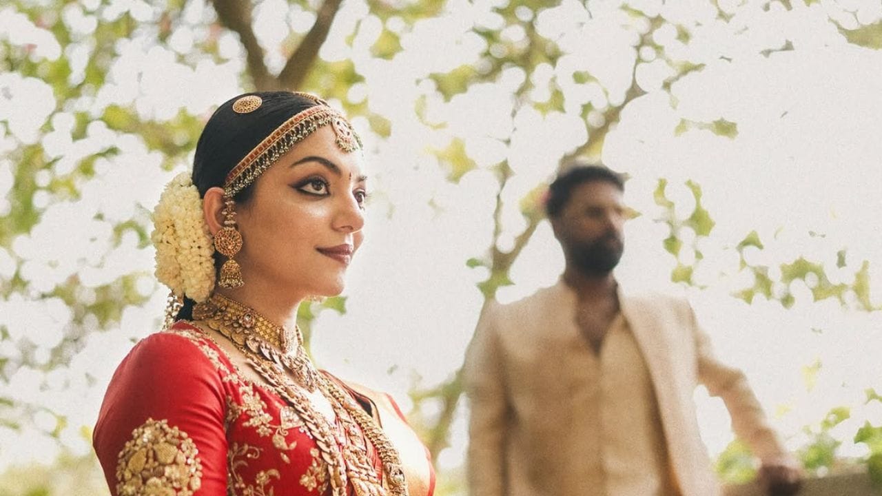 വർഷങ്ങളായി ഇരുവരും തമ്മിലുള്ള അടുത്ത സൗഹൃദം എല്ലാവർക്കും അറിയാമായിരുന്നെങ്കിലും, ആ സമയത്തൊന്നും അഹാനയും നിമിഷും തങ്ങളുടെ പ്രണയം പരസ്യമായി വ്യക്തമാക്കിയിരുന്നില്ല.
