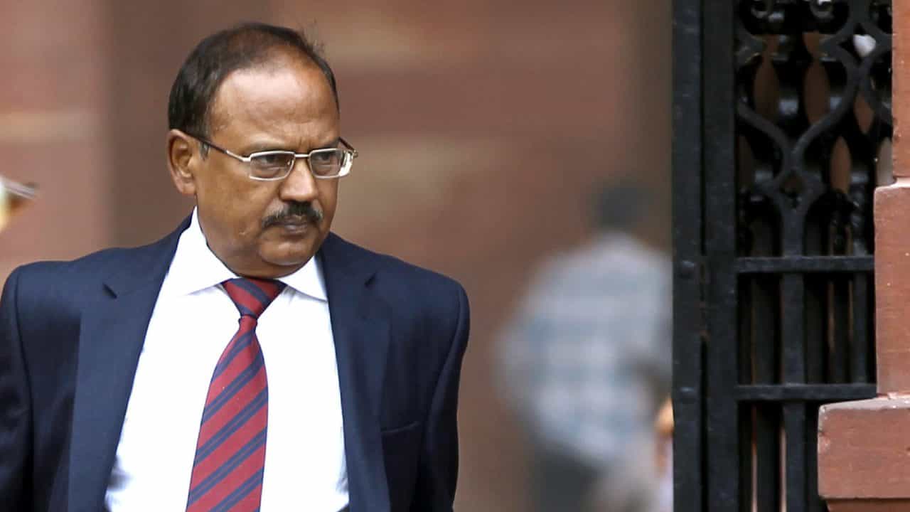 ചൈന ഏജന്റുമാരെ പിടിച്ചപ്പോൾ കരിയർ അവസാനിച്ചെന്ന് കരുതി; ടിബറ്റൻ ഷെർപ്പ ജീവിതവീക്ഷണം മാറ്റി, അജിത് ഡോവൽ ചൈന ഏജന്റുമാരെ പിടിച്ചപ്പോൾ കരിയർ അവസാനിച്ചെന്ന് കരുതി; ടിബറ്റൻ ഷെർപ്പ ജീവിതവീക്ഷണം മാറ്റി, അജിത് ഡോവൽ