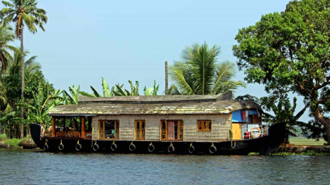 ഹൗസ് ബോട്ടിൽനിന്ന് പുന്നമടക്കായലിൽ വീണ് രണ്ടരവയസുകാരൻ മരിച്ചു; അപകടം സ്റ്റാർട്ടിങ് പോയിന്റിൽ ഹൗസ് ബോട്ടിൽനിന്ന് പുന്നമടക്കായലിൽ വീണ് രണ്ടരവയസുകാരൻ മരിച്ചു; അപകടം സ്റ്റാർട്ടിങ് പോയിന്റിൽ