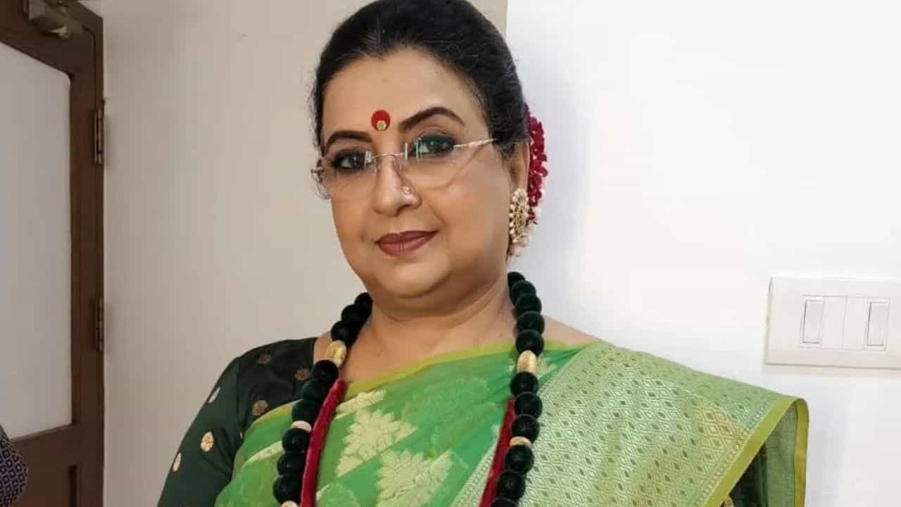 കോടികൾ തട്ടാൻ ശ്രമം എന്ന് ആരോപണം; നടി അംബികക്കെതിരെ പരാതി നൽകി സഹോദരി രാധ കോടികൾ തട്ടാൻ ശ്രമം എന്ന് ആരോപണം; നടി അംബികക്കെതിരെ പരാതി നൽകി സഹോദരി രാധ