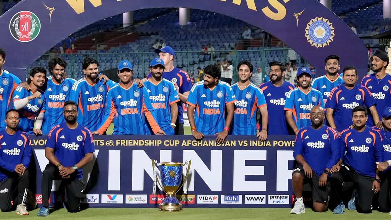 സ്പോണ്സറെ വെളിപ്പെടുത്താം! ഇന്ത്യന് ക്രിക്കറ്റ് ടീമിന്റെ ടൈറ്റില് സ്പോണ്സര്ഷിപ്പ് മുത്തൂറ്റ് ഫിന്കോര്പ്പിന് സ്പോണ്സറെ വെളിപ്പെടുത്താം! ഇന്ത്യന് ക്രിക്കറ്റ് ടീമിന്റെ ടൈറ്റില് സ്പോണ്സര്ഷിപ്പ് മുത്തൂറ്റ് ഫിന്കോര്പ്പിന്