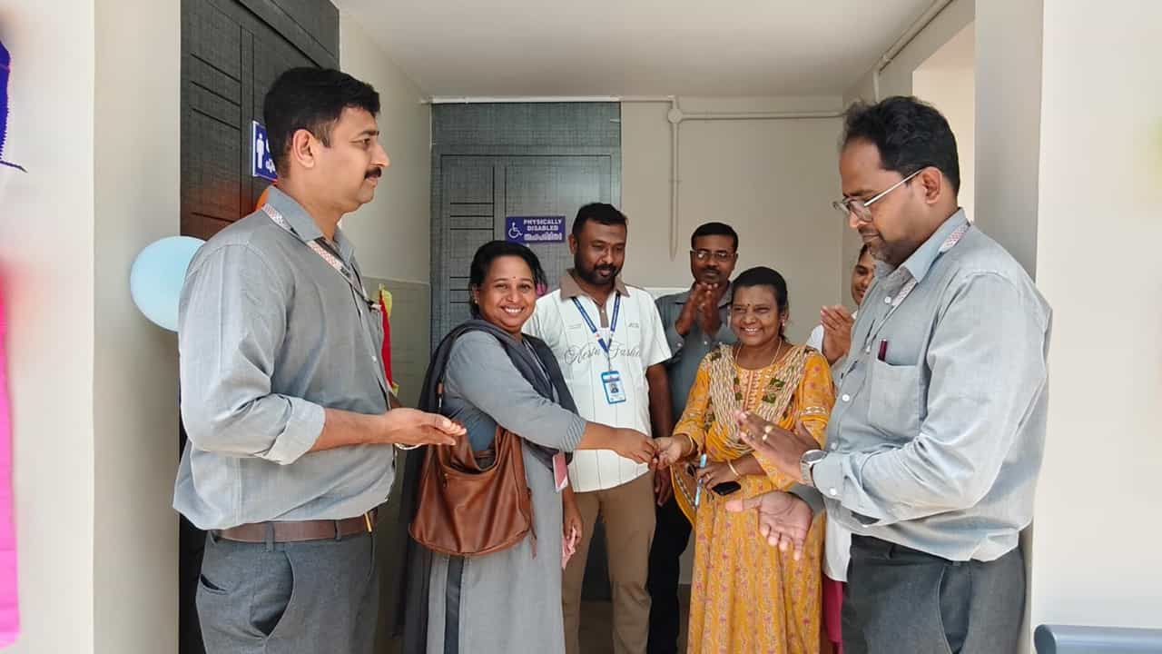പാലക്കാട് ജില്ലാ ആശുപത്രിയിൽ ബിഇഎംഎല്‍ നിർമ്മിച്ച ടോയ്‌ലറ്റ് കെട്ടിടം കൈമാറി