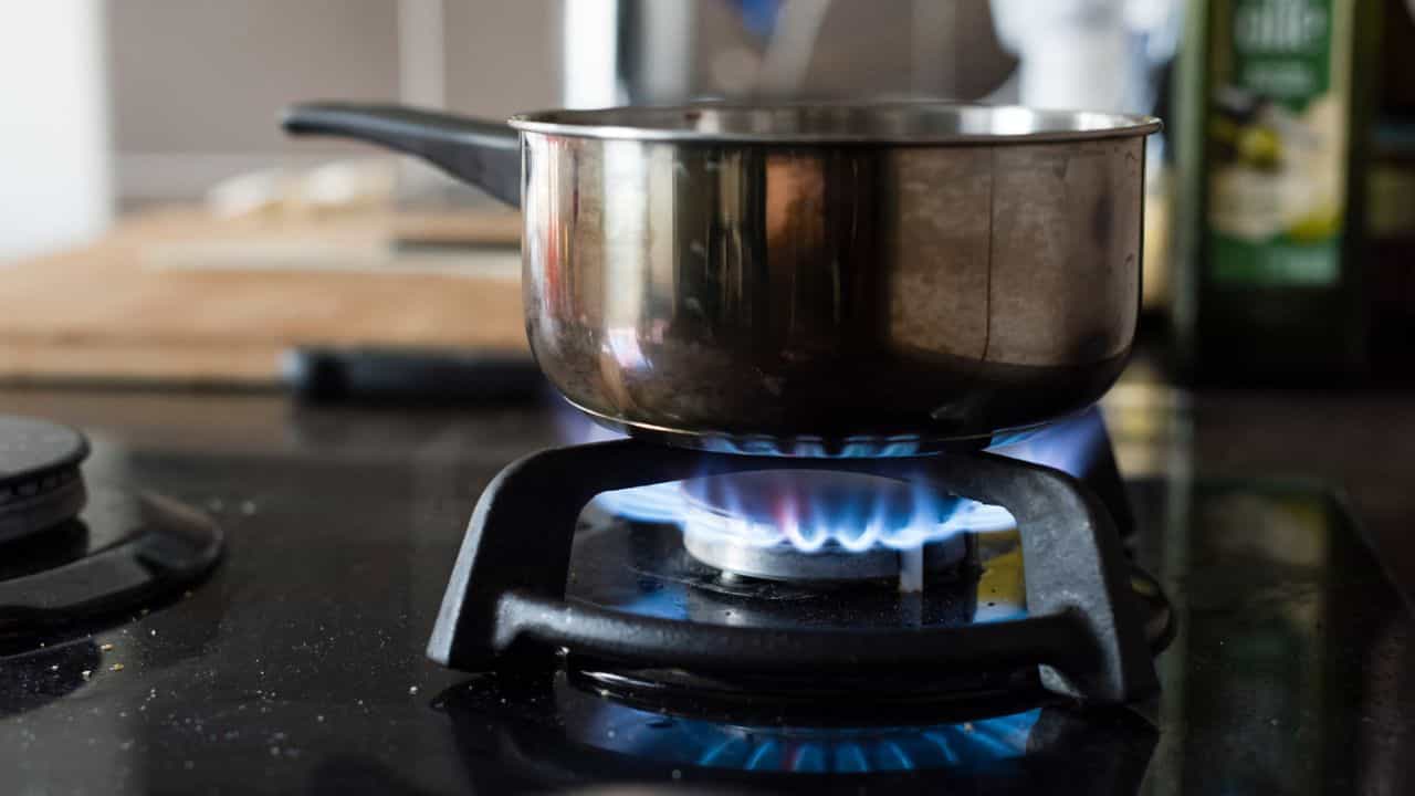 Gas Burner Cleaning Tips: ബർണറിലൂടെ തീ പാറും! സ്റ്റൗ ബർണർ പുതിയതുപോലെ മിനുക്കിയെടുക്കാൻ ഈ വിദ്യ മതി Gas Burner Cleaning Tips: ബർണറിലൂടെ തീ പാറും! സ്റ്റൗ ബർണർ പുതിയതുപോലെ മിനുക്കിയെടുക്കാൻ ഈ വിദ്യ മതി