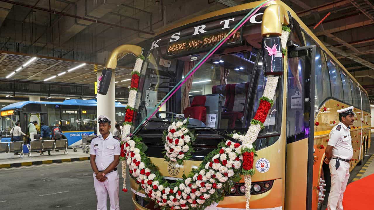 FlyBus Service: ഫ്ലൈറ്റ് ഇറങ്ങി നേരെ ബസ്സിലേക്ക്; ബെംഗളൂരു വിമാനത്താവളം - കോഴിക്കോട് ഫ്ലൈ ബസ് സമയവും റൂട്ടും