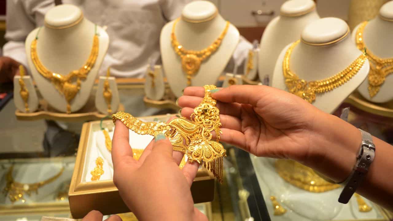 Gold Rate: സ്വര്ണം വാങ്ങാനിതാ മക്കളേ അവസരം...ഇന്ന് തന്നെ പോകാം; ഇതുപോരേ നിങ്ങള്ക്ക്? Gold Rate: സ്വര്ണം വാങ്ങാനിതാ മക്കളേ അവസരം...ഇന്ന് തന്നെ പോകാം; ഇതുപോരേ നിങ്ങള്ക്ക്?