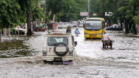 ബെംഗളൂരുവില്‍ കനത്ത മഴ, റോഡുകള്‍ വെള്ളത്തില്‍; യാത്രക്കാര്‍...