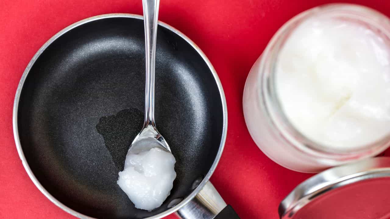 Reusing Coconut Oil: ഉപയോഗിച്ച വെളിച്ചെണ്ണ വീണ്ടും ഉപയോഗിക്കാം; ഈ കാര്യങ്ങൾ നിർബന്ധമായും ശ്രദ്ധിക്കണം Reusing Coconut Oil: ഉപയോഗിച്ച വെളിച്ചെണ്ണ വീണ്ടും ഉപയോഗിക്കാം; ഈ കാര്യങ്ങൾ നിർബന്ധമായും ശ്രദ്ധിക്കണം
