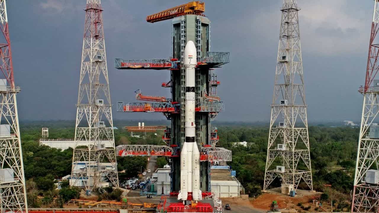 ISRO : സ്വകാര്യവൽക്കരിക്കുമെന്ന പ്രചാരണം തെറ്റ്, വിശദീകരണവുമായി ഐ.എസ്.ആർ.ഒ ISRO : സ്വകാര്യവൽക്കരിക്കുമെന്ന പ്രചാരണം തെറ്റ്, വിശദീകരണവുമായി ഐ.എസ്.ആർ.ഒ