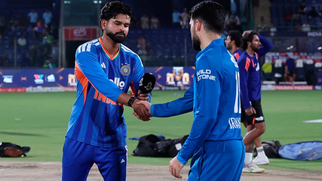IND vs AFG: ഇന്നും പാളിയാല് പുറത്തിരിക്കാം; സഞ്ജു സാംസണ് പ്ലേയിങ് ഇലവനില് IND vs AFG: ഇന്നും പാളിയാല് പുറത്തിരിക്കാം; സഞ്ജു സാംസണ് പ്ലേയിങ് ഇലവനില്