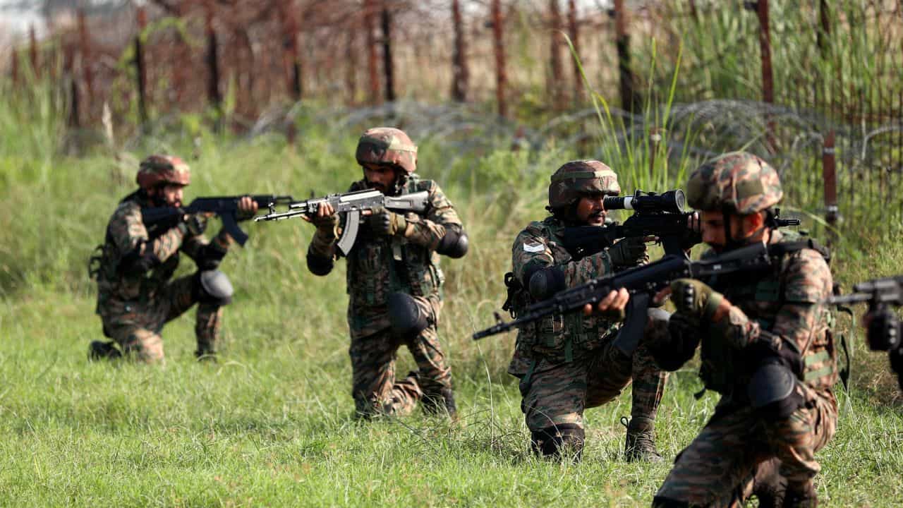 Madras Regiment Theft: 1800 വെടിയുണ്ടകളും പോയി, അഗ്നീവീർമാരെ ചോദ്യം ചെയ്തു, മിലിറ്ററി ഇൻ്റലിജൻസ് അന്വേഷണത്തിന് Madras Regiment Theft: 1800 വെടിയുണ്ടകളും പോയി, അഗ്നീവീർമാരെ ചോദ്യം ചെയ്തു, മിലിറ്ററി ഇൻ്റലിജൻസ് അന്വേഷണത്തിന്