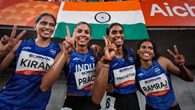 ട്രാക്കിൽ തീപ്പൊരിയായി ഇന്ത്യൻ പെൺപട; റിലേയിൽ സ്വര്‍ണം