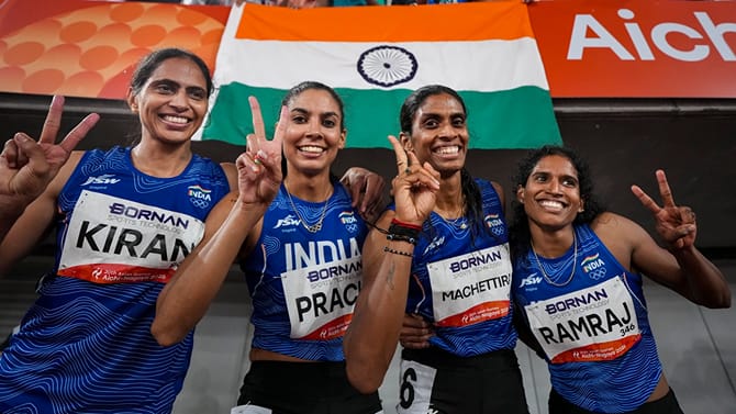 ട്രാക്കിൽ തീപ്പൊരിയായി ഇന്ത്യൻ പെൺപട; റിലേയിൽ സ്വര്‍ണം