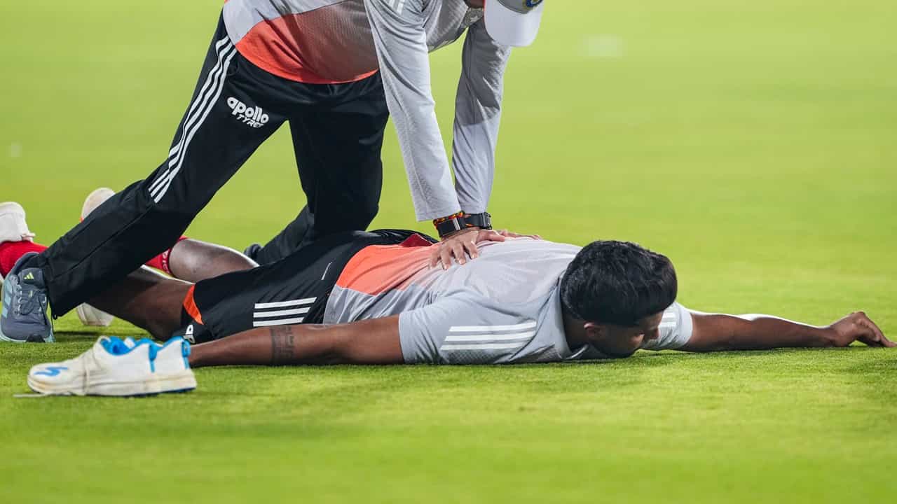 താരങ്ങള്ക്ക് തുടര്ച്ചയായി പരിക്ക്; സീനിയര് ഫിസിയോയെ പുറത്താക്കാനൊരുങ്ങി ബിസിസിഐ താരങ്ങള്ക്ക് തുടര്ച്ചയായി പരിക്ക്; സീനിയര് ഫിസിയോയെ പുറത്താക്കാനൊരുങ്ങി ബിസിസിഐ
