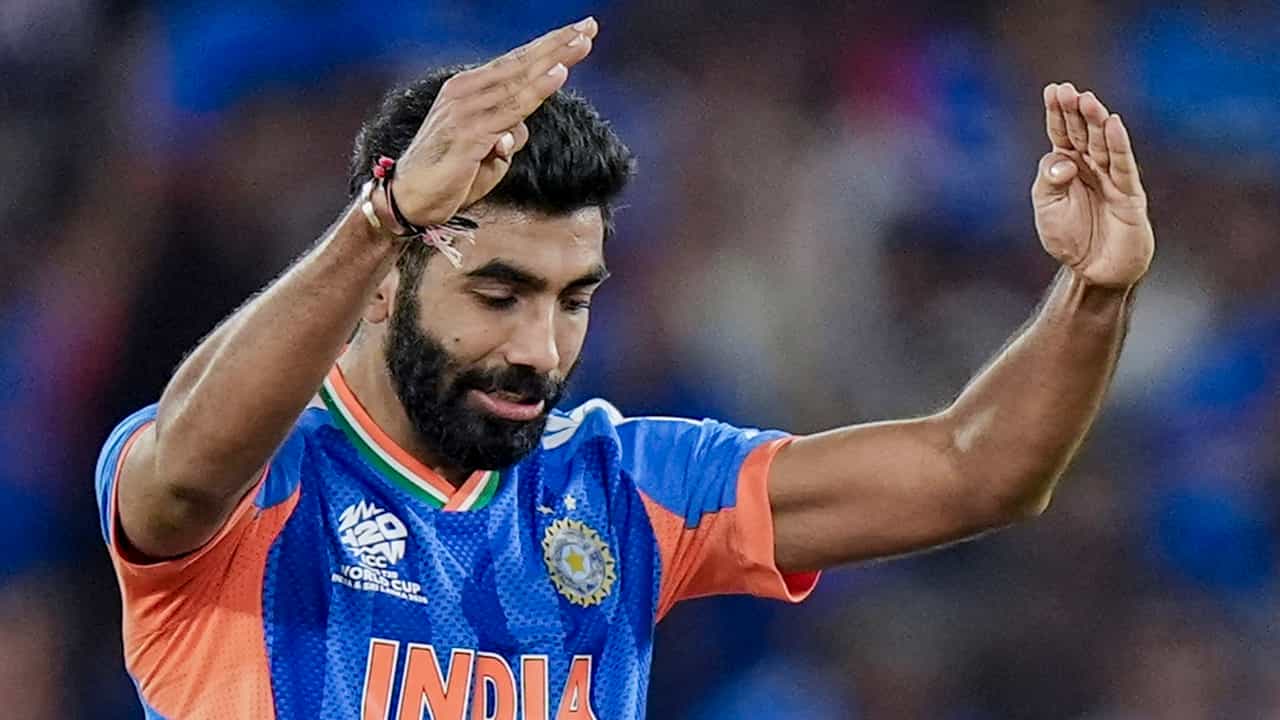 Jasprit Bumrah: ബുംറ തിരിച്ചെത്തുന്നു: കിവീസ് പര്യടനത്തിന് മുൻപ് ഫിറ്റ്നസ് തെളിയിക്കാൻ രഞ്ജിയിലേക്ക്? Jasprit Bumrah: ബുംറ തിരിച്ചെത്തുന്നു: കിവീസ് പര്യടനത്തിന് മുൻപ് ഫിറ്റ്നസ് തെളിയിക്കാൻ രഞ്ജിയിലേക്ക്?