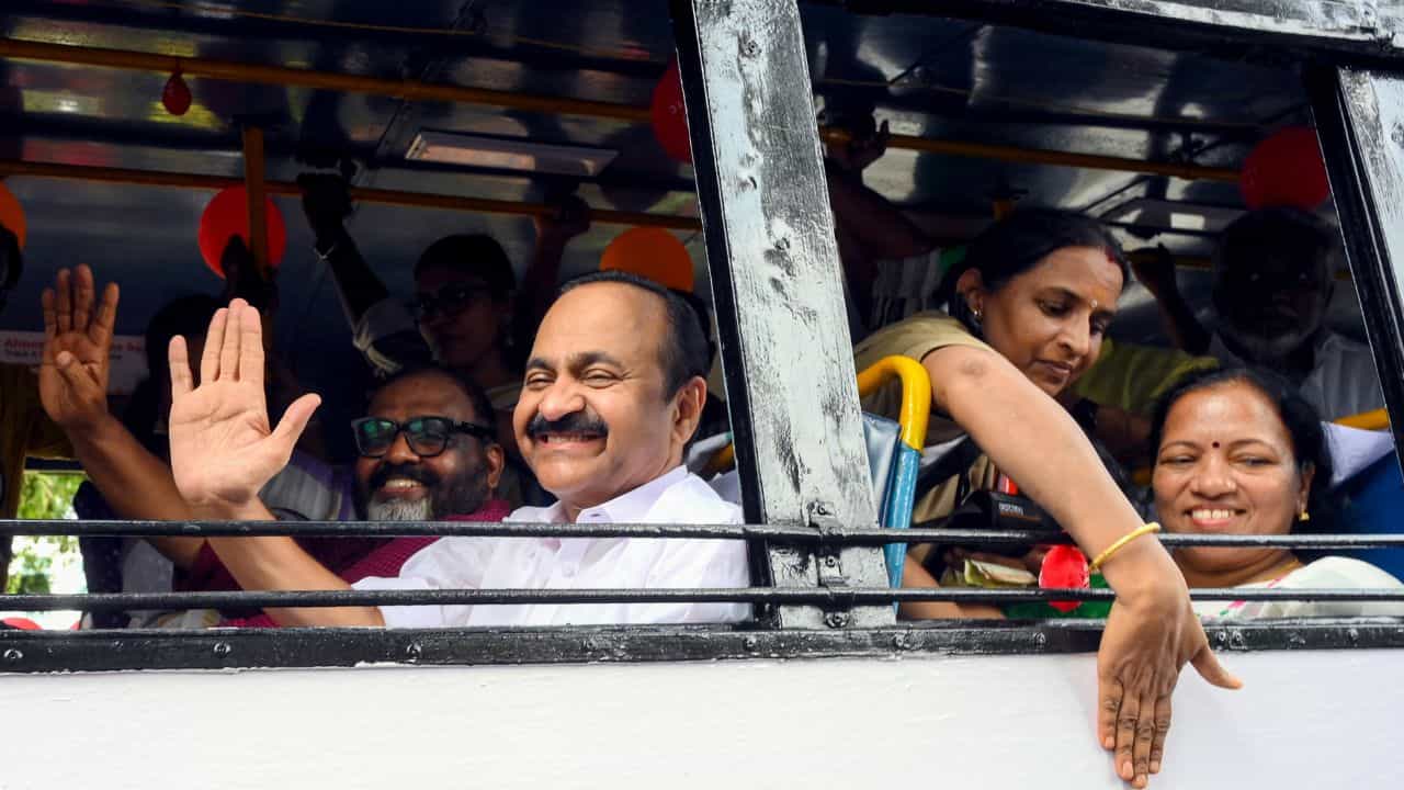 KSRTC Priyadarshini : പ്രിയദർശിനി പദ്ധതി തുടരാം, സ്വകാര്യ ബസ്സുടമകൾ നൽകിയ പരാതി തള്ളി KSRTC Priyadarshini : പ്രിയദർശിനി പദ്ധതി തുടരാം, സ്വകാര്യ ബസ്സുടമകൾ നൽകിയ പരാതി തള്ളി
