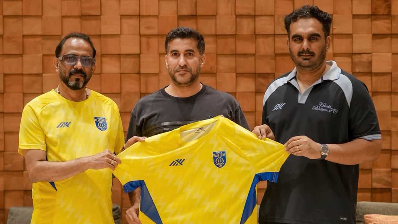 Kerala Blasters: കേരള ബ്ലാസ്റ്റേഴ്സിന് ഇനി ശുക്രദശ? അല് ഫുര്സാന്റെ വരവ് വെറുതെയല്ല; പുതിയ സ്റ്റേഡിയമടക്കം പരിഗണനയില് Kerala Blasters: കേരള ബ്ലാസ്റ്റേഴ്സിന് ഇനി ശുക്രദശ? അല് ഫുര്സാന്റെ വരവ് വെറുതെയല്ല; പുതിയ സ്റ്റേഡിയമടക്കം പരിഗണനയില്