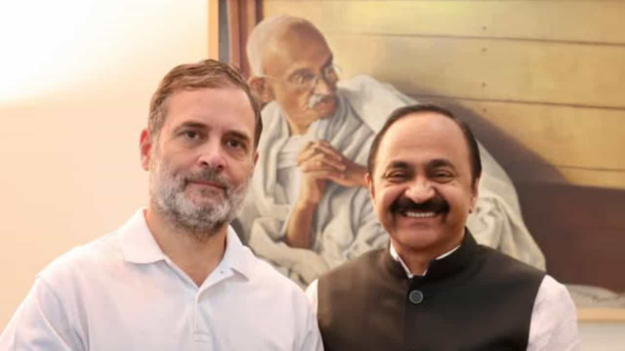 PM SHRI: ഫണ്ട് വിട്ടുകളയാൻ സർക്കാരിന് ഉദ്ദേശമില്ല, കേന്ദ്രവുമായി ചർച്ച നടത്തും; രാഹുലിനെ കണ്ട് വിഡി സതീശൻ PM SHRI: ഫണ്ട് വിട്ടുകളയാൻ സർക്കാരിന് ഉദ്ദേശമില്ല, കേന്ദ്രവുമായി ചർച്ച നടത്തും; രാഹുലിനെ കണ്ട് വിഡി സതീശൻ