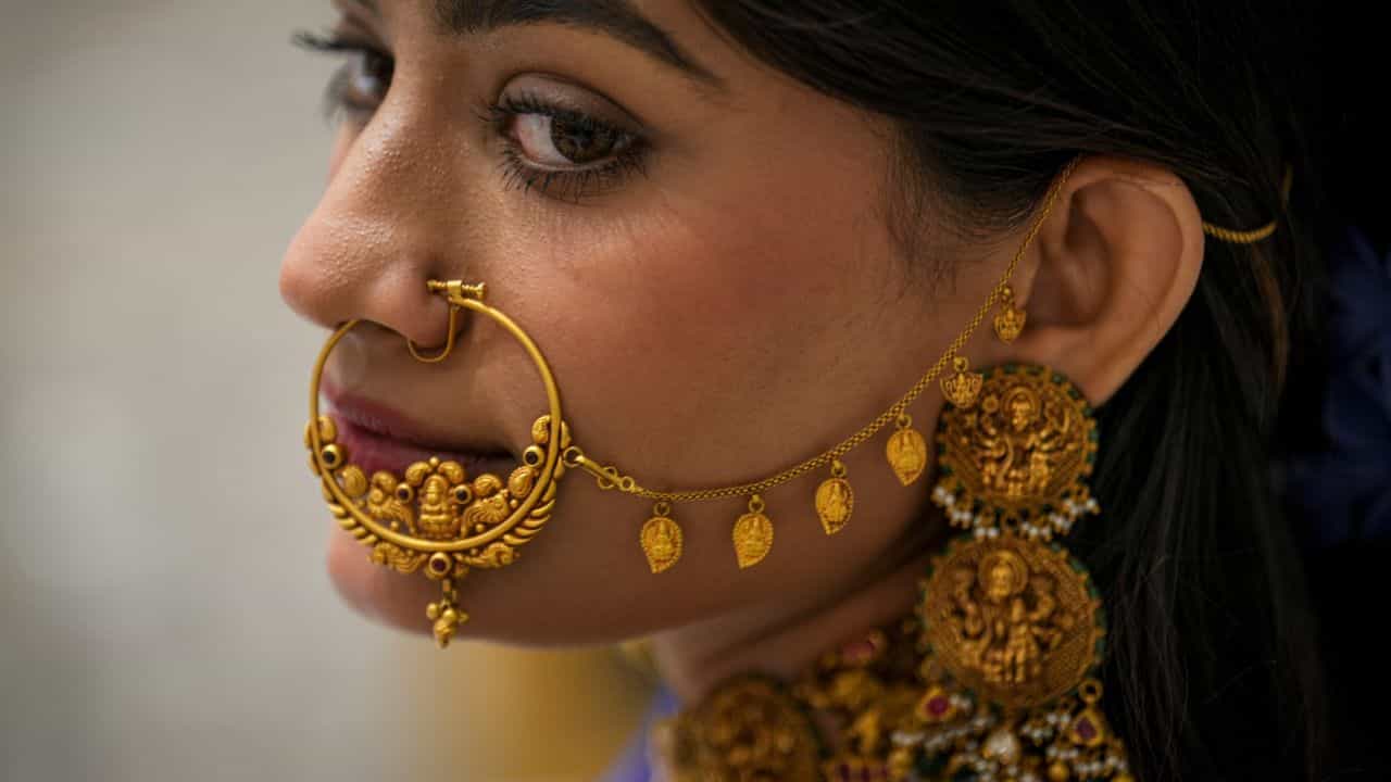 Kerala Gold Rate: പെണ്ണായാല് പൊന്ന് വേണം...ഏയ് നടക്കില്ല; ഇന്നത്തെ സ്വര്ണവില Kerala Gold Rate: പെണ്ണായാല് പൊന്ന് വേണം...ഏയ് നടക്കില്ല; ഇന്നത്തെ സ്വര്ണവില