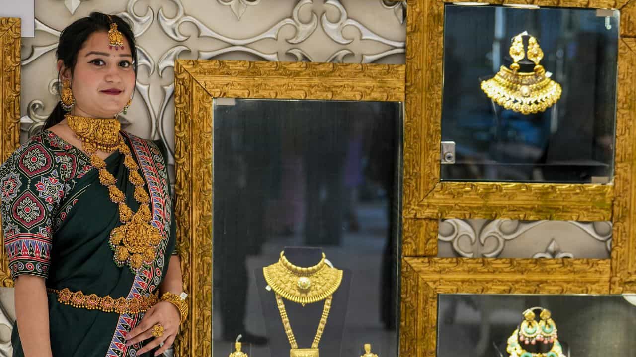 Kerala Gold Rate: അനിയാ നില്...പൊന്ന് വാങ്ങാനിറങ്ങല്ലേ; ഇന്നത്തെ സ്വര്ണവില Kerala Gold Rate: അനിയാ നില്...പൊന്ന് വാങ്ങാനിറങ്ങല്ലേ; ഇന്നത്തെ സ്വര്ണവില