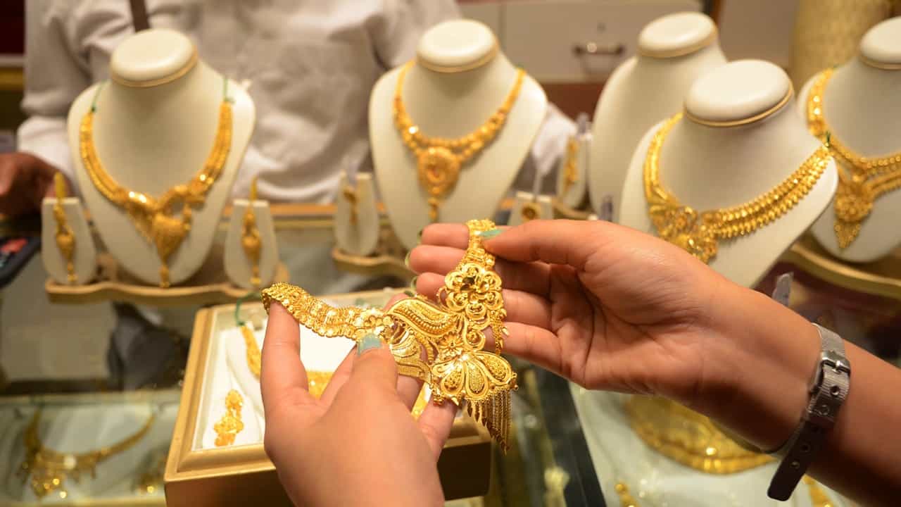 Kerala Gold Rate: സ്വര്‍ണം വാങ്ങാന്‍ പ്ലാനുണ്ടോ? ഇന്നും കുറയുമോ? എത്ര നല്‍കണം?