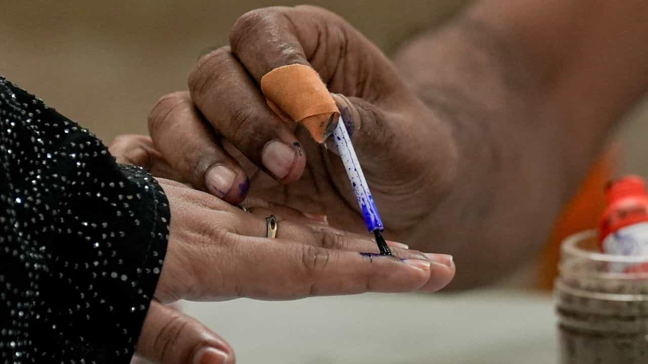 Kerala Local Body By-Election: 38 വാർഡുകളിലെ ഉപതിരഞ്ഞെടുപ്പ് ഫലം; യുഡിഎഫിനും എൽഡിഎഫിനും നേട്ടം Kerala Local Body By-Election: 38 വാർഡുകളിലെ ഉപതിരഞ്ഞെടുപ്പ് ഫലം; യുഡിഎഫിനും എൽഡിഎഫിനും നേട്ടം