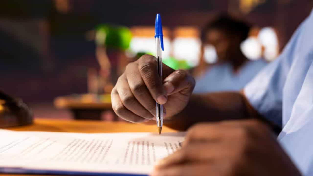 Kerala SSLC Minimum Mark: എസ്എസ്എൽസിക്ക് മിനിമം മാർക്ക് ഇക്കൊല്ലവും നടപാകില്ല: ഒന്നാം ക്ലാസിലെ പ്രായപരിധിയിലും മാറ്റമില്ല Kerala SSLC Minimum Mark: എസ്എസ്എൽസിക്ക് മിനിമം മാർക്ക് ഇക്കൊല്ലവും നടപാകില്ല: ഒന്നാം ക്ലാസിലെ പ്രായപരിധിയിലും മാറ്റമില്ല