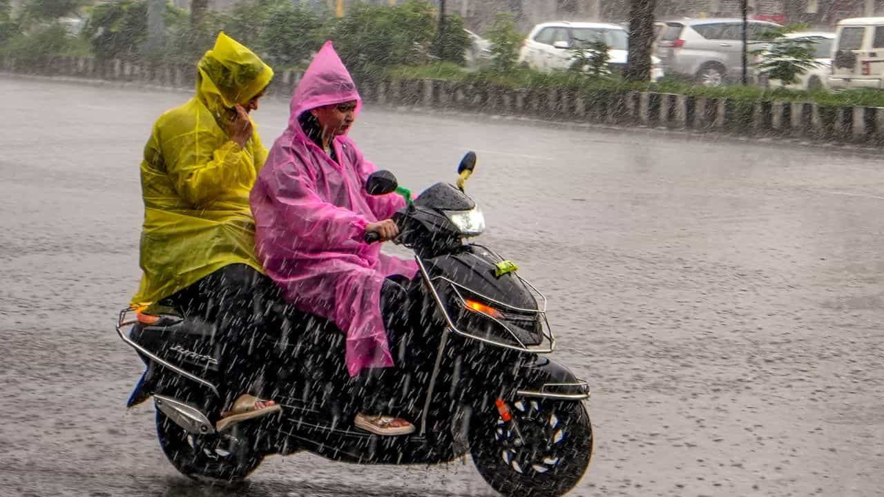Kerala Weather Update : മഴ മടങ്ങുകയാണോ? അടുത്ത അഞ്ച് ദിവസത്തെ കാലാവസ്ഥ ഇങ്ങനെ Kerala Weather Update : മഴ മടങ്ങുകയാണോ? അടുത്ത അഞ്ച് ദിവസത്തെ കാലാവസ്ഥ ഇങ്ങനെ