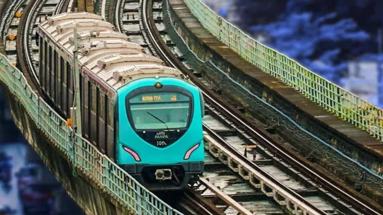 Kochi Metro : എയർപോർട്ടിലേക്കുള്ള കൊച്ചി മെട്രോ മൂന്നാംഘട്ടം ഭൂമിക്കടിയിലൂടെയോ? വിശദീകരണവുമായി KMRL Kochi Metro : എയർപോർട്ടിലേക്കുള്ള കൊച്ചി മെട്രോ മൂന്നാംഘട്ടം ഭൂമിക്കടിയിലൂടെയോ? വിശദീകരണവുമായി KMRL