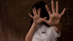 പോലീസിൽ പരാതി കൊടുക്കെന്ന് ഭീഷണി; കൊല്ലത്ത് അധ്യാപകൻ ഒളിവിൽ