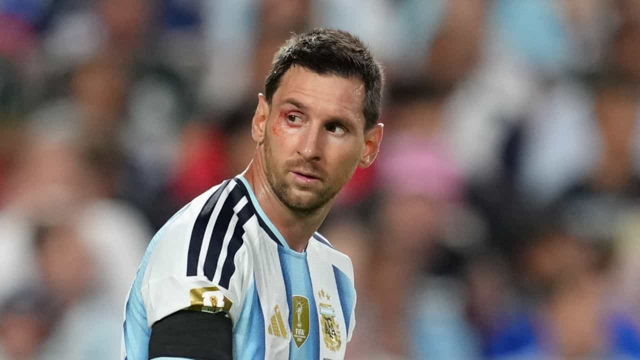 Lionel Messi: ലയണല് മെസിയുടെ ആസ്തിയെത്ര? കണ്ണുതള്ളും വരുമാനമാണ് ആരാധകരേ... Lionel Messi: ലയണല് മെസിയുടെ ആസ്തിയെത്ര? കണ്ണുതള്ളും വരുമാനമാണ് ആരാധകരേ...