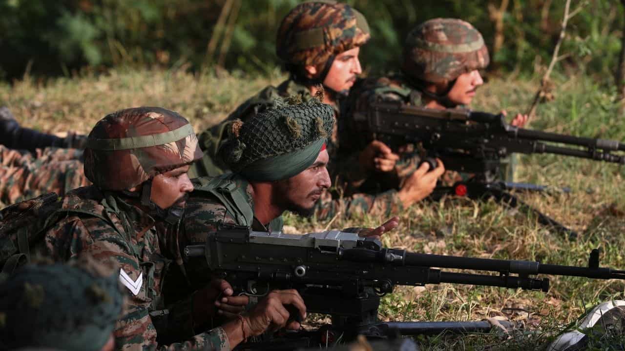 Madras Regiment Theft: മദ്രാസ് റെജിമെൻ്റിൻ്റെ എകെ 47 റൈഫിളുകളും, പിസ്റ്റളും മോഷണം പോയി