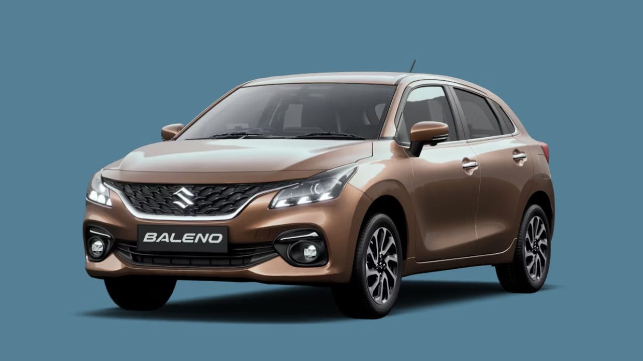 Maruti Baleno : മാരുതിയുടെ ബലെനോ ഫെയ്സ് ലിഫ്റ്റ് മോഡൽ സെപ്റ്റംബർ 5 നാണ് ഇന്ത്യൻ വിപണിയിൽ ലോഞ്ച് ചെയ്യുന്നത്. ഇന്റീരിയറിലും എക്സ്പീരിയറിലും കാര്യമായ മാറ്റങ്ങൾ ഈ വാഹനത്തിൽ പ്രതീക്ഷിക്കുന്നു. രൂപത്തിലും ഫീച്ചേഴ്സുലുമാണ് പ്രധാനമായി മാറ്റങ്ങൾ വരിക. നിലവിൽ വാഹനത്തിൽ ഉപയോഗിച്ചുകൊണ്ടിരിക്കുന്ന 1.2 ലിക്കർ പെട്രോൾ സിൻജി എൻജിൻ തന്നെയാകും പുതിയ മോഡലിൽ ഉണ്ടാകുക.