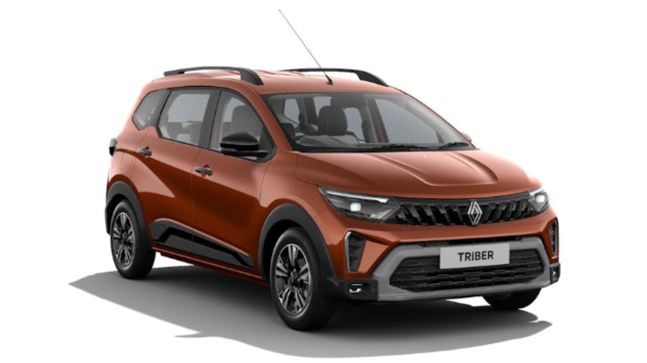 100 hp കരുത്തും 180 Nm ടോർക്കും ഉൽപ്പാദിപ്പിക്കുന്ന 1.0 ലിറ്റർ, ത്രീ-സിലിണ്ടർ TCe ടർബോ-പെട്രോൾ എൻജിനാണ് കമ്പനി ഈ വാഹനത്തിൽ ഉപയോഗിച്ചിരിക്കുന്നത്. ഇതിനൊപ്പം 5-സ്പീഡ് മാനുവൽ ഗിയർബോക്സും ട്രൈബറിൽ നൽകിയിട്ടുണ്ട്. റെനോ ഡസ്റ്റർ, കൈഗർ എന്നീ മോഡലുകളിലും ഇതേ എൻജിൻ തന്നെയാണ് കൊടുത്തിരിക്കുന്നത്. ( Image Credit Source Renault Triber )