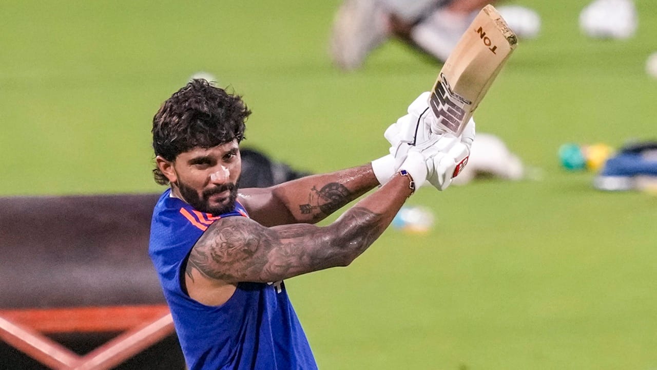"എന്തുകൊണ്ടോ നിതീഷ് കുമാർ റെഡ്ഡിക്ക് ഞാൻ അത്ര വലിയ മൂല്യം കൽപിക്കുന്നില്ല. അത് അദ്ദേഹത്തിന്റെ ബൗളിങ്‌ കാരണമാണ്. അദ്ദേഹം ഇപ്പോഴും ഒരു ബാറ്റർ മാത്രമാണെന്നാണ് എനിക്ക് തോന്നുന്നത്. പന്തുമായി ഞാൻ ഒരു വലിയ മൂല്യം നൽകുന്ന ആളല്ല അദ്ദേഹം", ബദരീനാഥ് അഭിപ്രായപ്പെട്ടു.