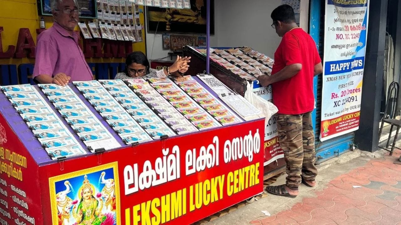 ടിക്കറ്റ് വില്പനയിലൂടെ ഇതുവരെ സര്ക്കാരിന് 230.10 കോടി രൂപ ലഭിച്ചതായാണ് റിപ്പോര്ട്ട്. ഇതില് 125.54 കോടി രൂപ സമ്മാനത്തുകയായും 12.55 കോടി രൂപ ഏജന്സി കമ്മീഷനായും മാറ്റിവെക്കും. കേന്ദ്ര സര്ക്കാരിനും ബമ്പര് ലോട്ടറി വില്പനയിലൂടെ വലിയ നേട്ടമാണ് വന്നുചേരുന്നത്.