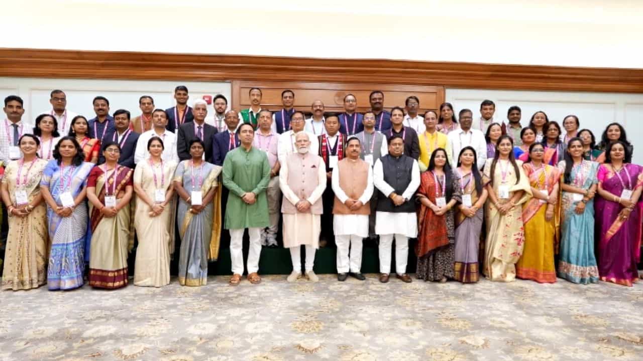 Teachers Day 2026 : അധ്യാപകർ ഭാവി തലമുറയുടെ ശില്പികൾ; ദേശീയ അധ്യാപക പുരസ്കാര ജേതാക്കളുമായി കൂടിക്കാഴ്ച നടത്തി പ്രധാനമന്ത്രി നരേന്ദ്ര മോദി Teachers Day 2026 : അധ്യാപകർ ഭാവി തലമുറയുടെ ശില്പികൾ; ദേശീയ അധ്യാപക പുരസ്കാര ജേതാക്കളുമായി കൂടിക്കാഴ്ച നടത്തി പ്രധാനമന്ത്രി നരേന്ദ്ര മോദി