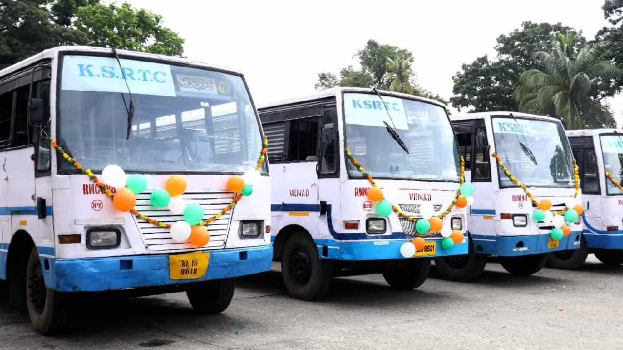 സാരി ഇല്ല കേട്ടോ! പ്രിയദർശിനി നൂറാംദിനം: ഡിപ്പോകളിൽ സാരി വിതരണമെന്നത് വ്യാജ പ്രചാരണമെന്ന് കെഎസ്ആർടിസി സാരി ഇല്ല കേട്ടോ! പ്രിയദർശിനി നൂറാംദിനം: ഡിപ്പോകളിൽ സാരി വിതരണമെന്നത് വ്യാജ പ്രചാരണമെന്ന് കെഎസ്ആർടിസി