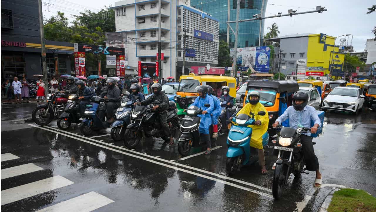 Kerala Weather Update: തുലാവർഷം നേരത്തെയോ! കേരളത്തിൽ മഴ എന്നുവരെ?; കാലാവസ്ഥ പ്രവചനം