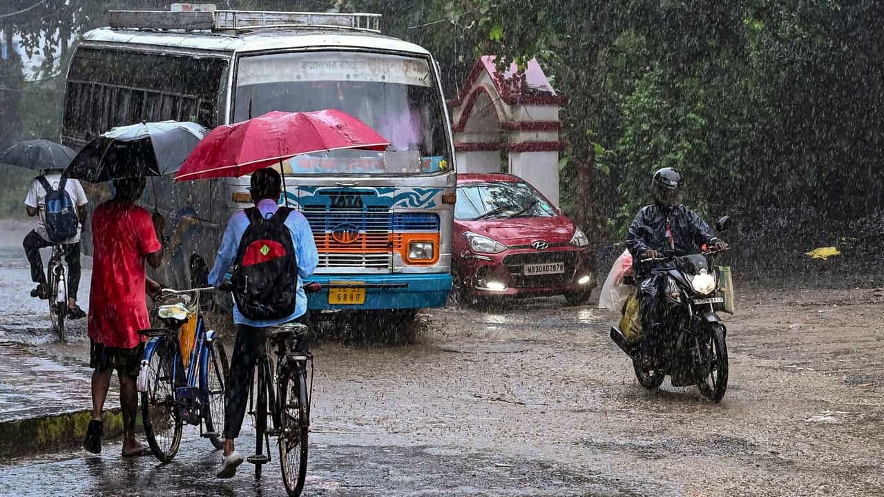 Kerala Rain Alert: കുടയെടുക്കാൻ മറക്കണ്ട! തെക്കും വടക്കുമെല്ലാം കനത്ത മഴ സാധ്യത; അഞ്ച് ജില്ലകളില്‍ യെല്ലോ അലര്‍ട്ട്‌