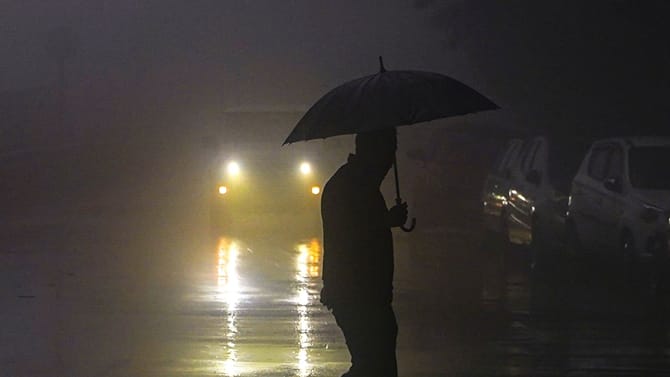 ശക്തമായ മഴയ്ക്ക് സാധ്യത, കോഴിക്കോട് ജില്ലയിൽ രാത്രി യാത്രയ്ക്ക്