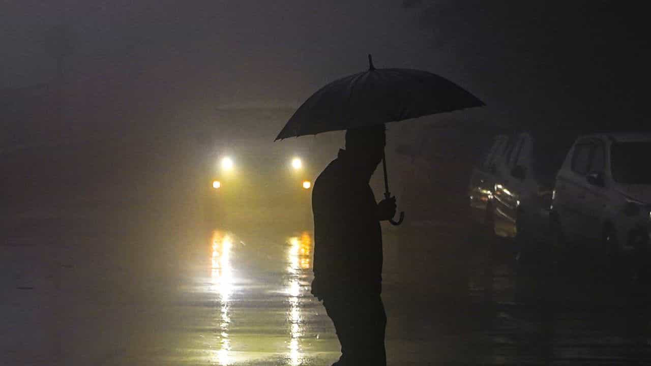 Rain Alert: ശക്തമായ മഴയ്ക്ക് സാധ്യത, കോഴിക്കോട് ജില്ലയിൽ രാത്രി യാത്രയ്ക്ക് നിയന്ത്രണം Rain Alert: ശക്തമായ മഴയ്ക്ക് സാധ്യത, കോഴിക്കോട് ജില്ലയിൽ രാത്രി യാത്രയ്ക്ക് നിയന്ത്രണം